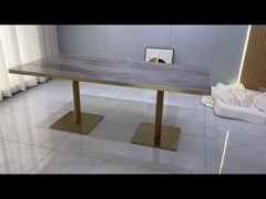 स्टेनलेस स्टील गुलाब गोल्डन रेस्तरां भोजन की मेज लक्जरी संगमरमर के शीर्ष के साथ गोल्डन सीम